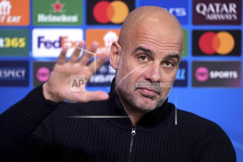 El técnico del Manchester City Pep Guardiola durante la rueda de prensa, un día antes del partido contra Sparta Praga en la Liga de Campeones, el martes 22 de octubre de 2024. (Martin Rickett/PA vía AP)