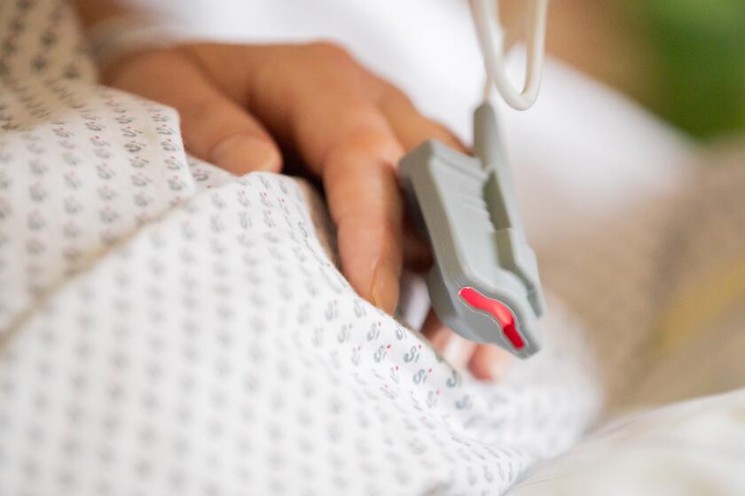 PRODUCTION - 07 May 2021, Berlin: A pulse oximeter on a patient's finger in the visceral surgery ward of Havelhöhe Hospital. The International Day of Care is celebrated annually on 12 May.